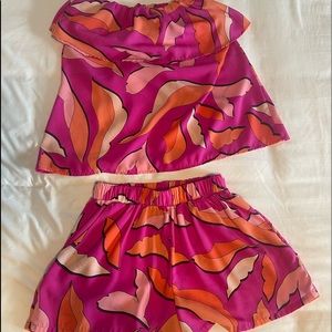 Worn 1 time. 25 for the set. Beautiful smooth material.